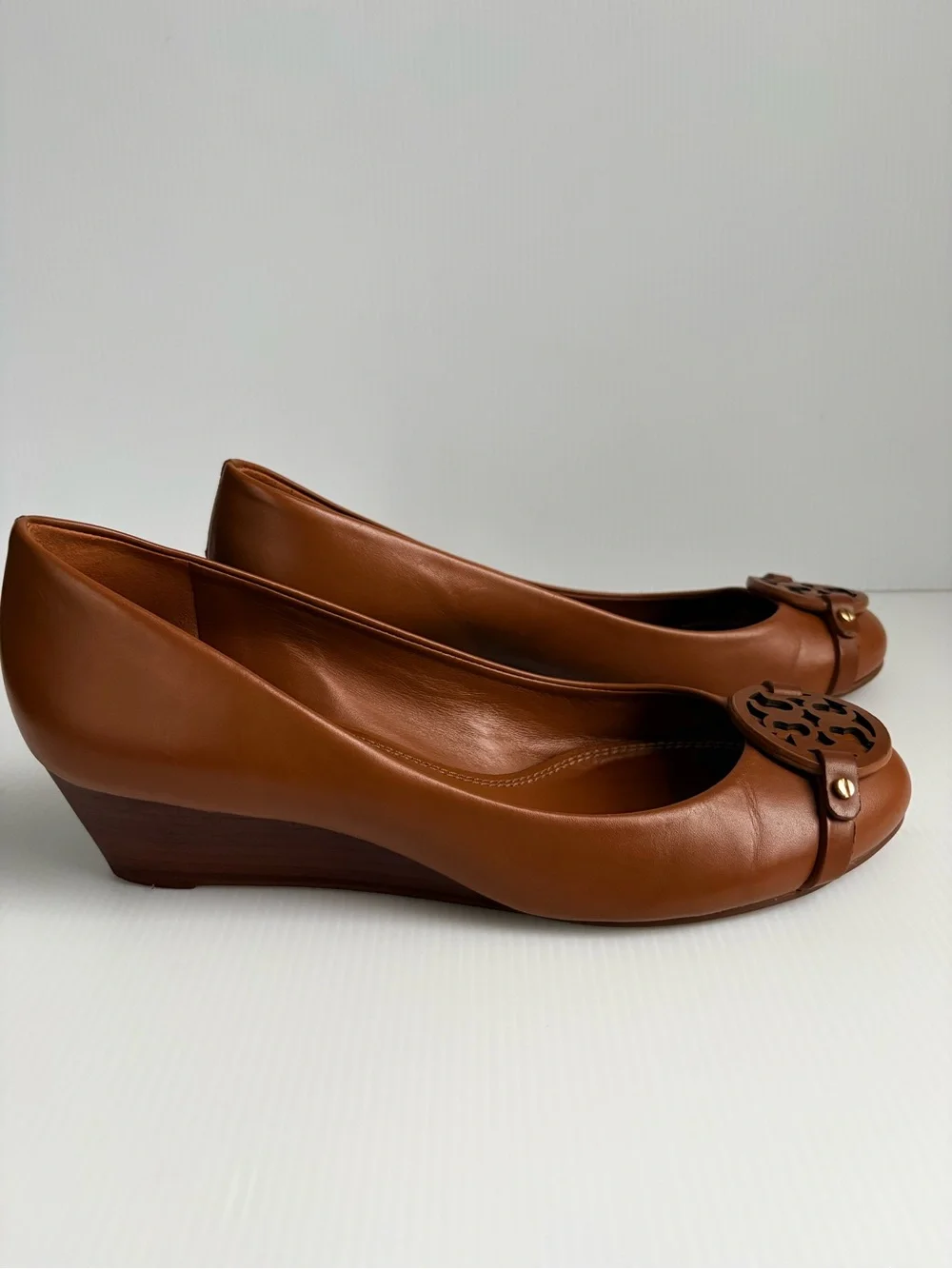 Tory Burch Mini Miller Wedge Pumps cognac color Size 9.5 M /EUC
